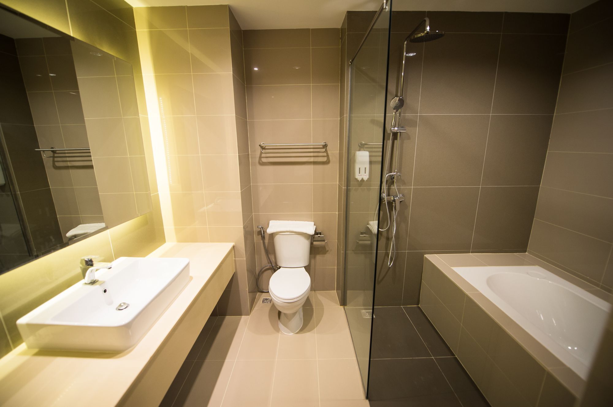 L Hotel Khon Kaen Esterno foto